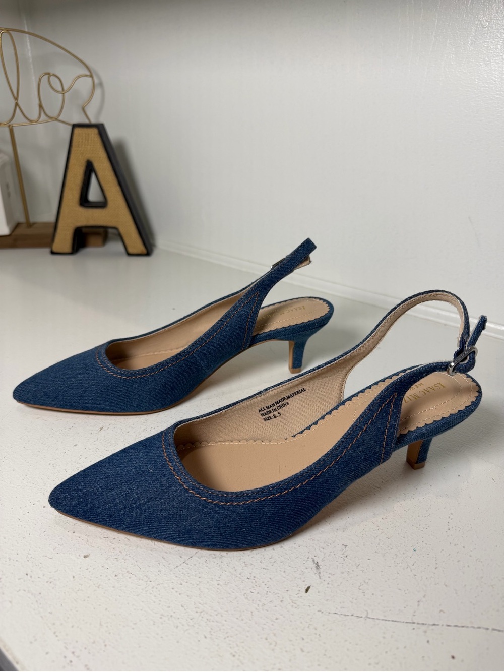 Isaac Mizrahi Womens 8.5 Denim Blue Pointed Toe Pumps Kitten Heels